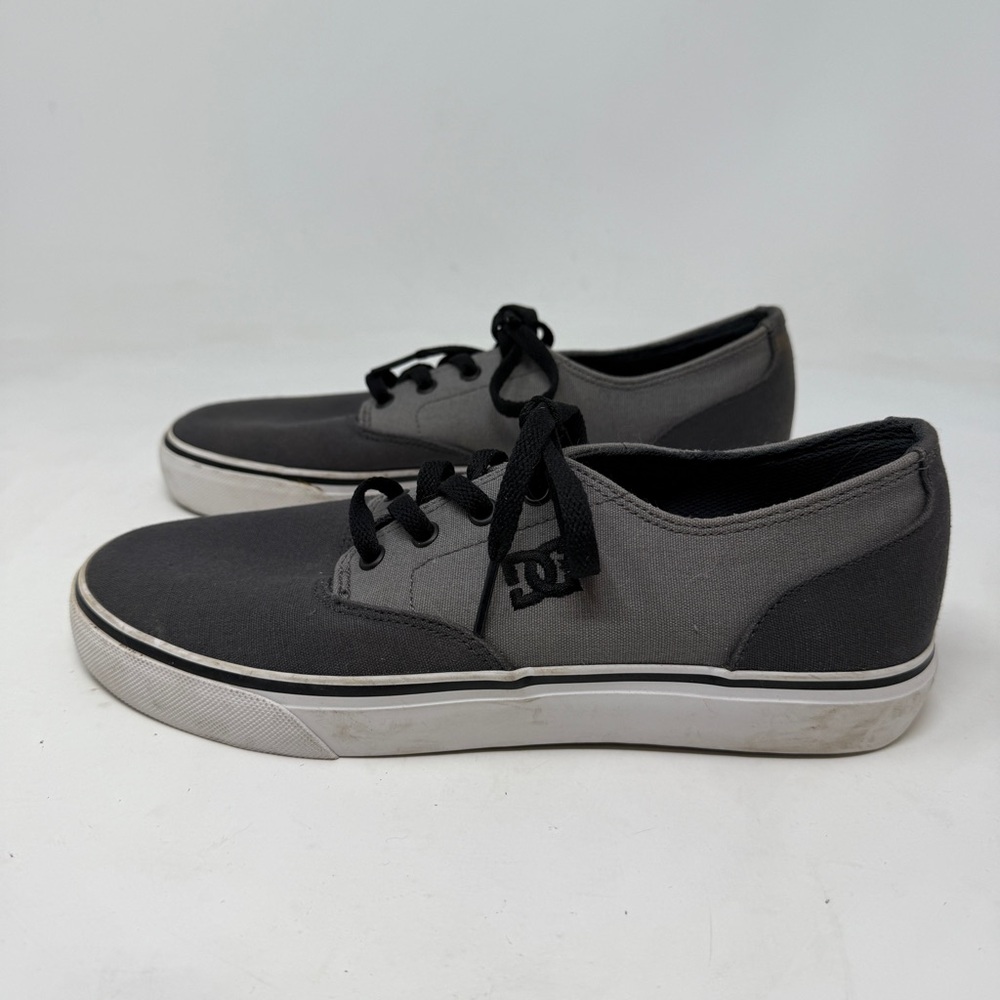 DC Shoes Mens 7.5 Gray Black Canvas Low Top Skate Shoes Sneakers Y2K